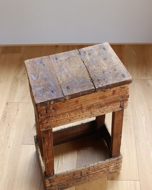 Square Stand B�å�������������� B