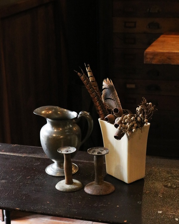 Footed Pewter Pitcher�åԥ塼��������­�դ��ԥå��㡼