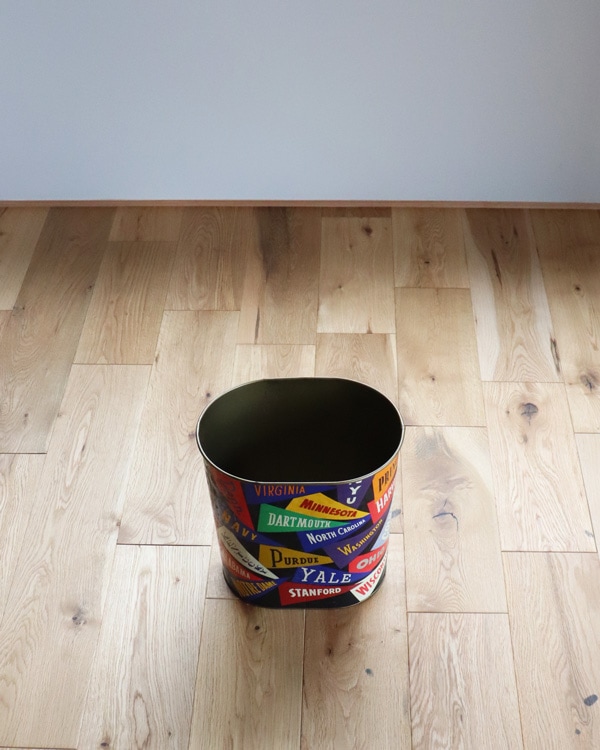 College Pennant Waste Can｜カレッジペナントのくず入れ