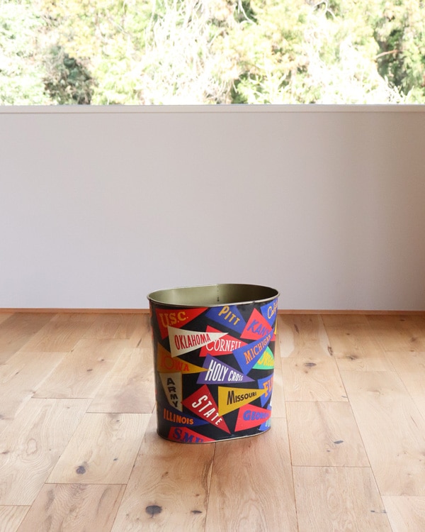 College Pennant Waste Can｜カレッジペナントのくず入れ