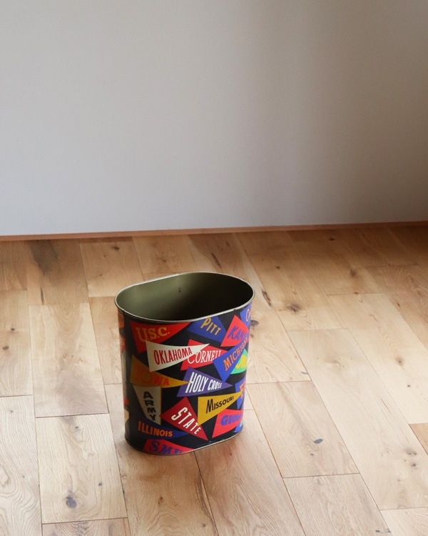 College Pennant Waste Can｜カレッジペナントのくず入れ
