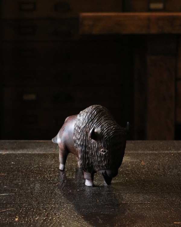 Carving Bison / A｜木彫りのバイソン