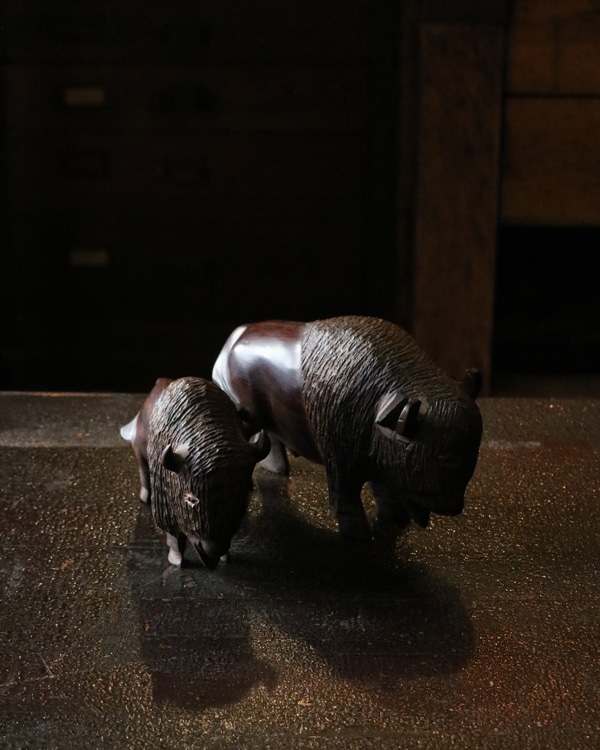 Carving Bison / B｜木彫りのバイソン