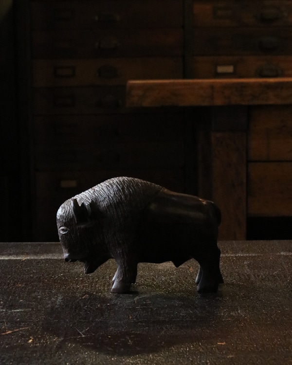 Carving Bison / B｜木彫りのバイソン