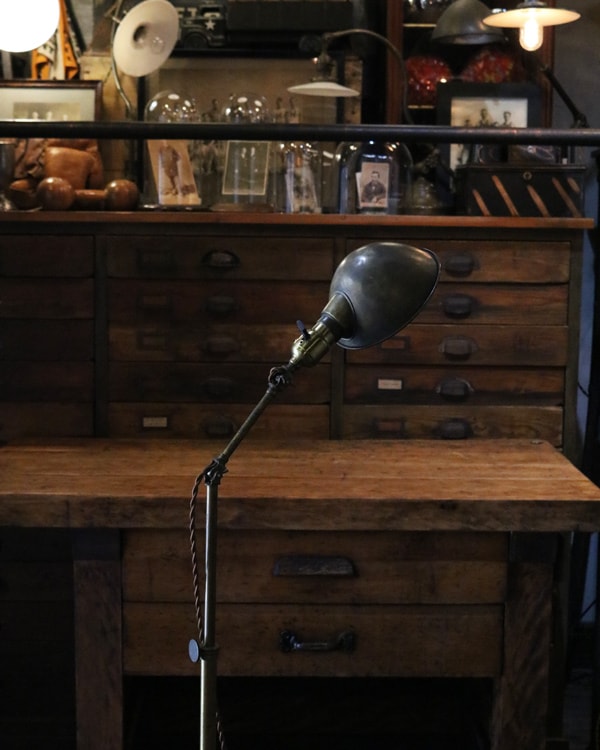 ヴィンテージ フロアランプ 革 アイアン 真鍮 Brass Floor Lamp｜真鍮製のフロアランプ