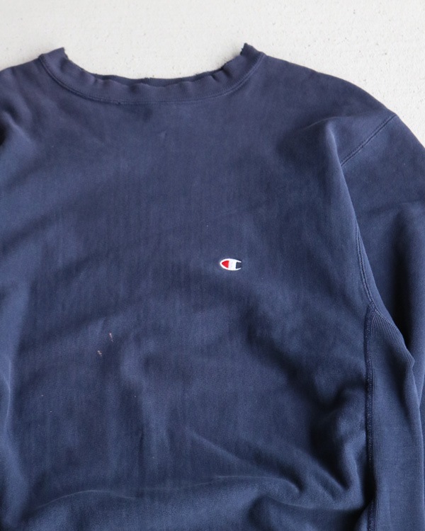 Distressed 80s Navy CHAMPION Reverse Weave Crewneck (XL)