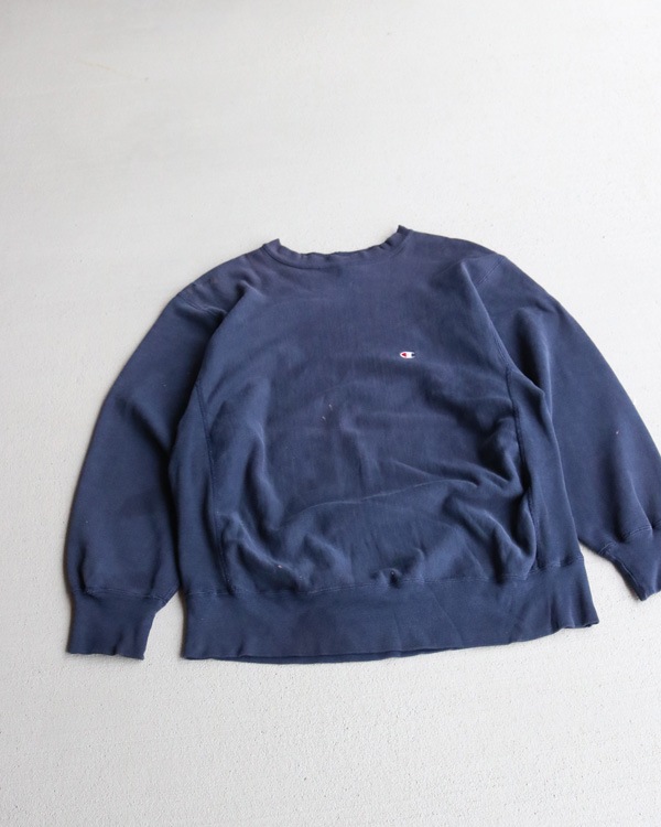 Distressed 80s Navy CHAMPION Reverse Weave Crewneck (XL)