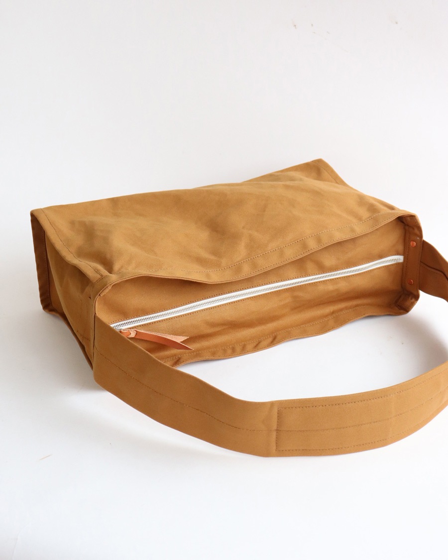 LABOR DAY 졼СǥEARLY NEWSPAPER BAG ꡼˥塼ڡѡХåCAMEL