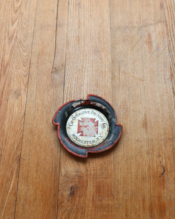 "RED CROSS STOVES & RANGES" Advertising Ashtray��"RED CROSS STOVES & RANGES" ������ȥ졼