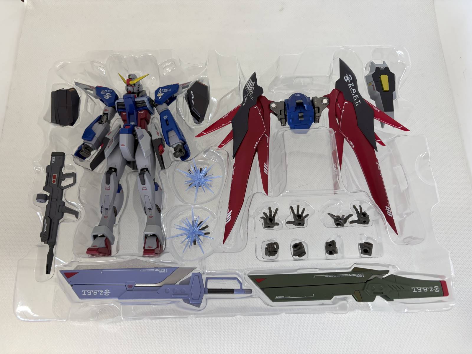 デスティニーガンダム　⚠傷ありプレイ用　マグネットケース付き 中古】【ブリスター内蓋欠け】【パッケージ傷みあり】METAL ROBOT魂