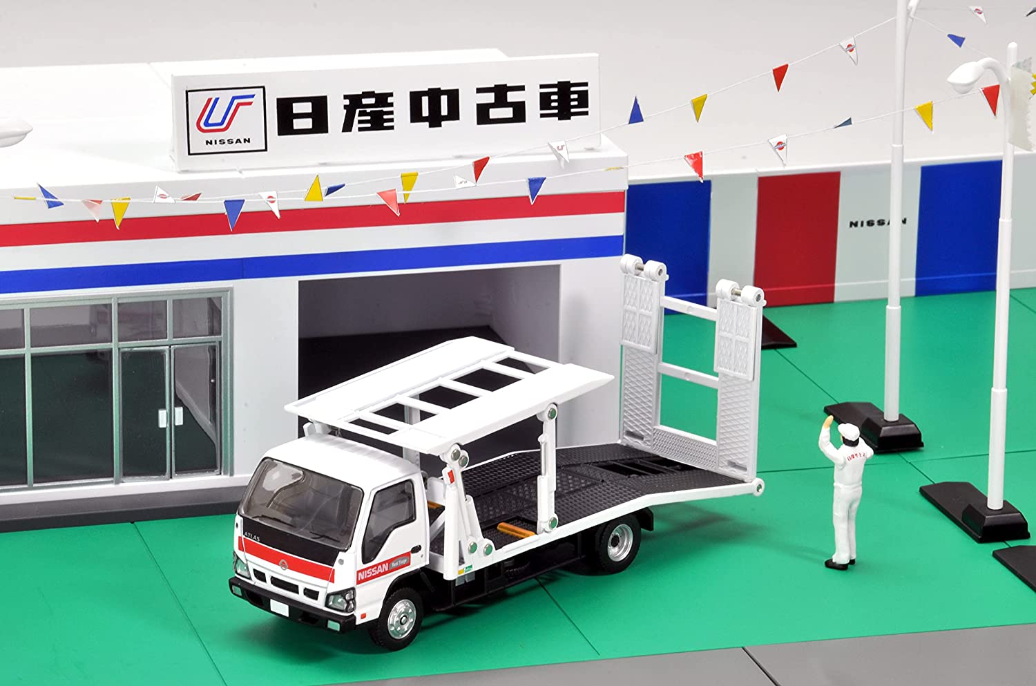 2021年12月発売 予約商品】トミカラマヴィンテージ 1/64 04d 中古車店