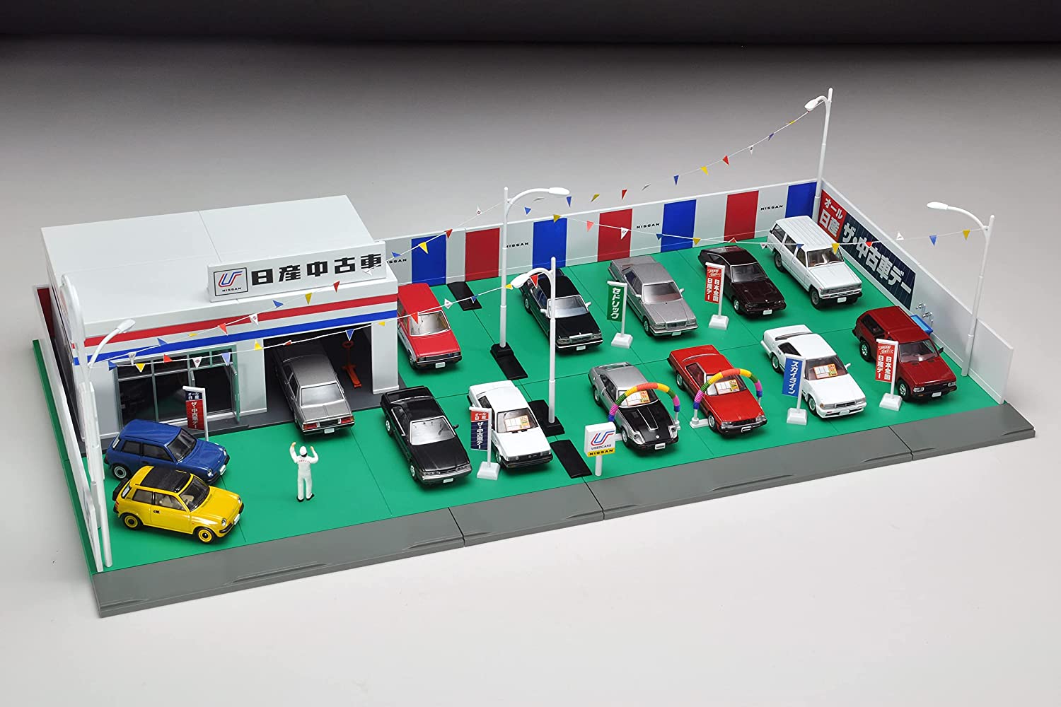 2021年12月発売 予約商品】トミカラマヴィンテージ 1/64 04d 中古車店