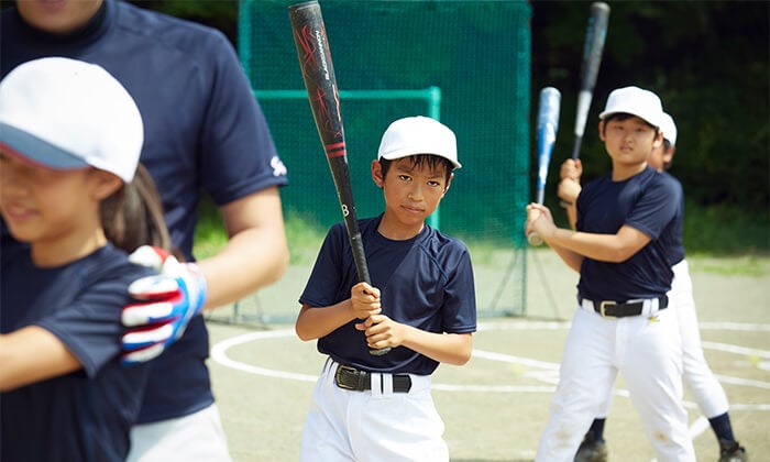 重いバット、軽いバットを使い分ける素振りトレーニング