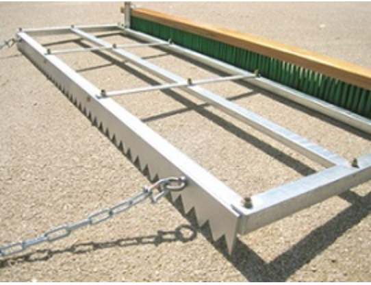 レーキ・ブラシ付きグラウンドならし