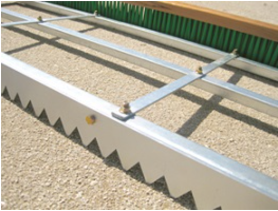 レーキ・ブラシ付きグラウンドならし