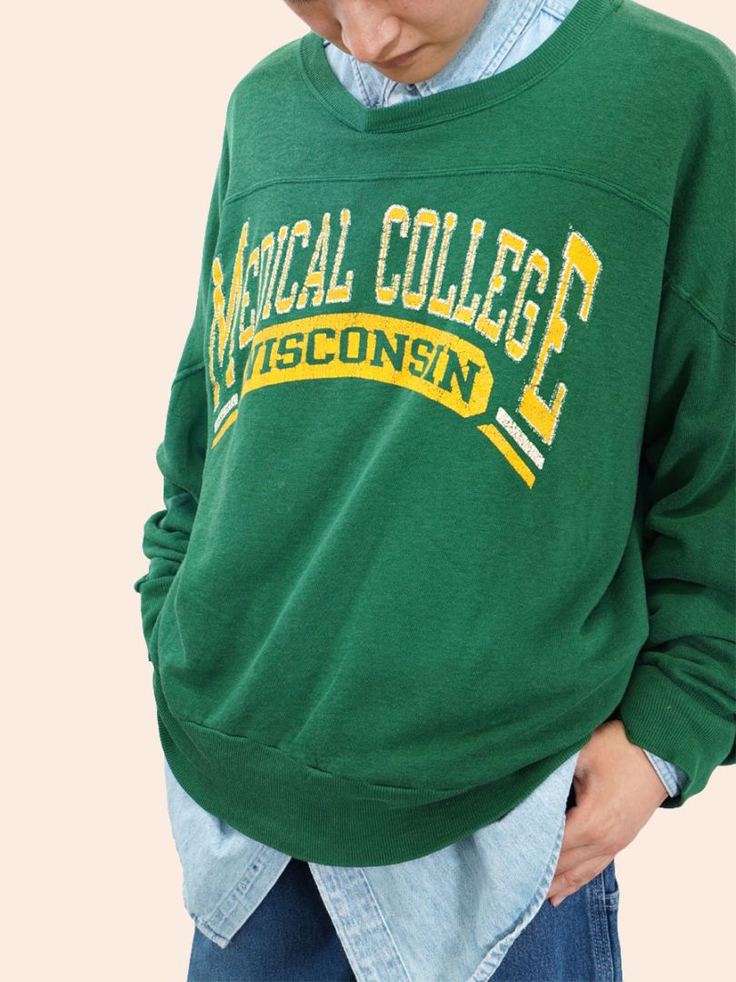 90's 青刺繍タグ チャンピオン ''WISCONSIN'' フットボール型スウェット グリーン 表記(XL) USA製