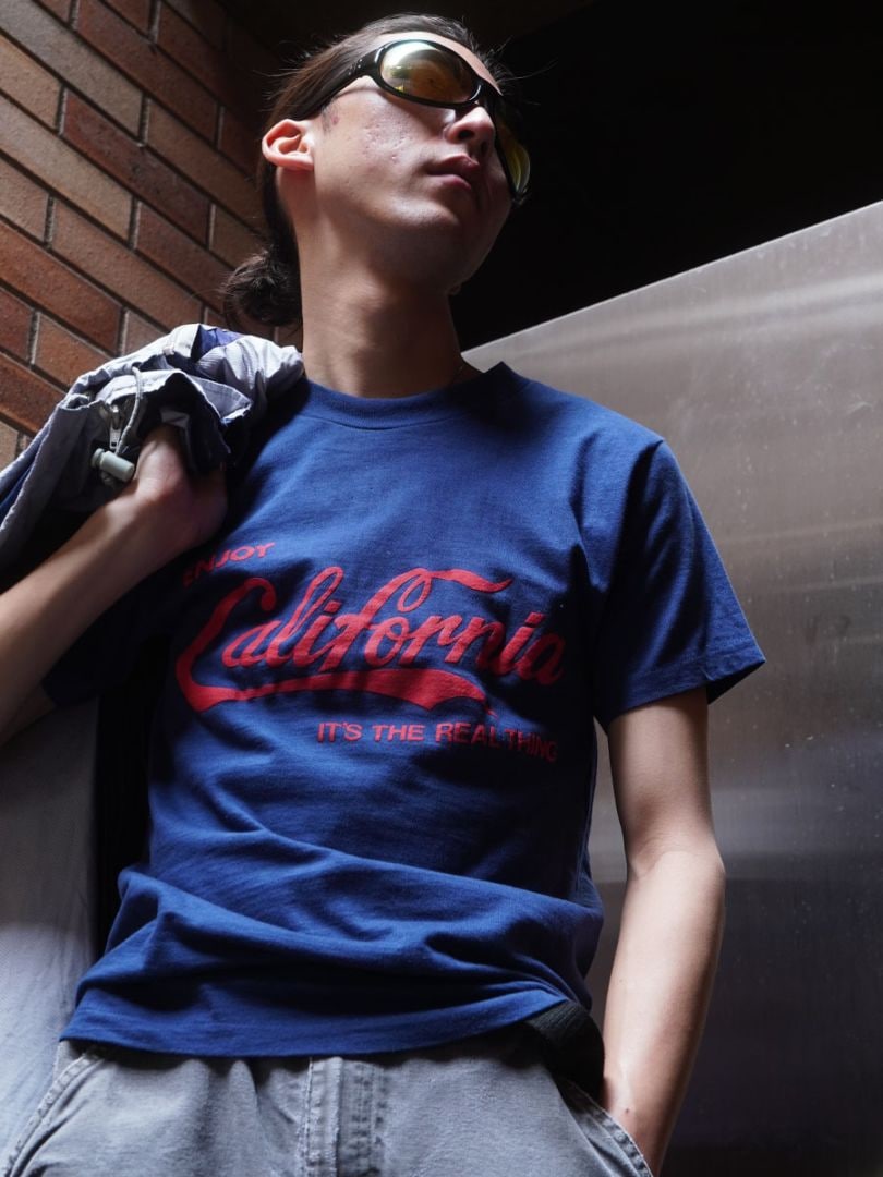 80'S ROYAL FIRST CLASS ''ENJOY CALIFORNIA'' T SHIRT (SIZE. SMALL) 