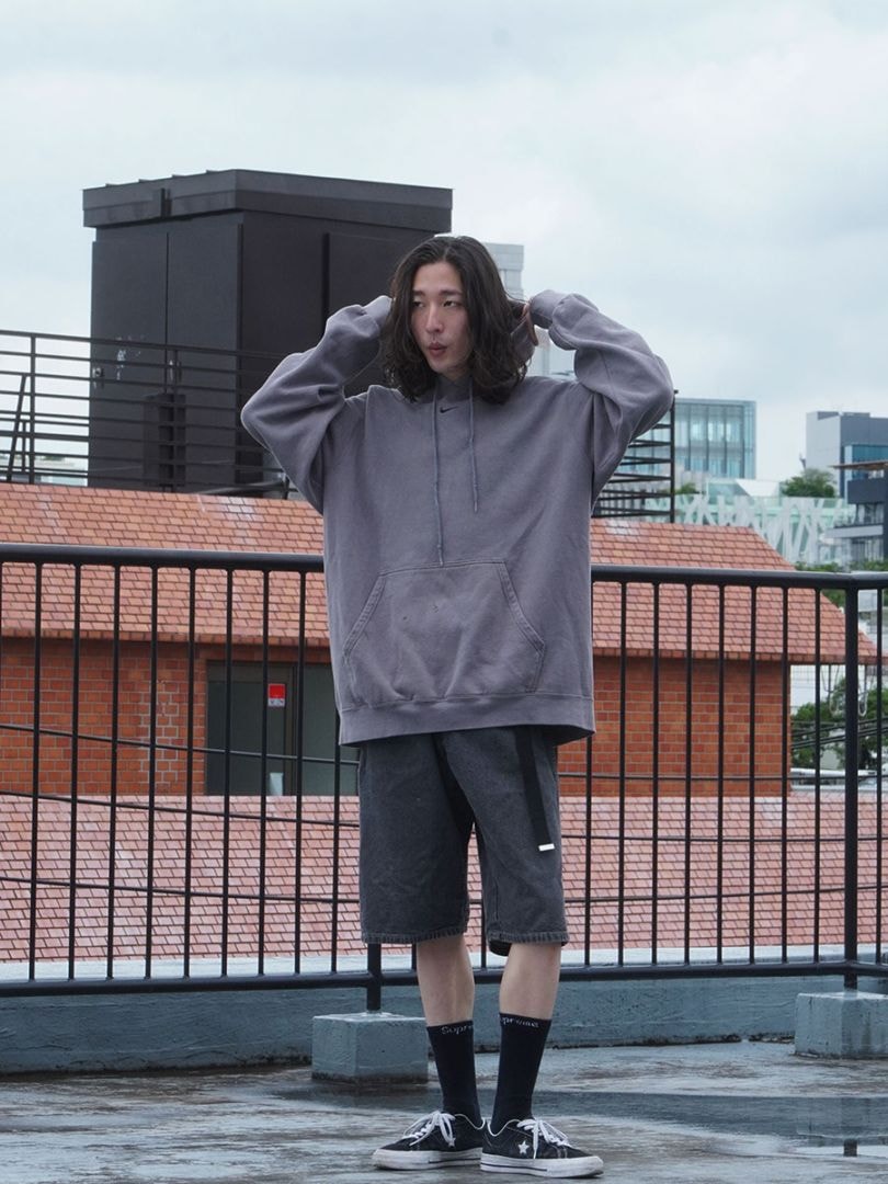 00'S NIKE SMALL SWOOSH LOGO SWEAT HOODIE CHARCOAL GRAY (SIZE. X LARGE) MADE IN MEXICO