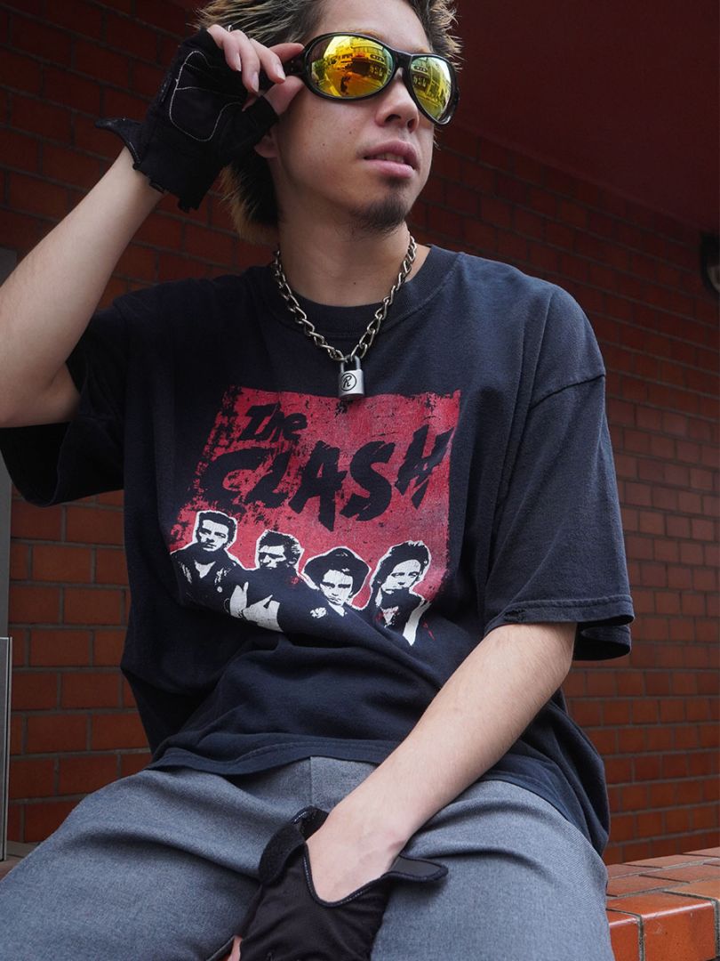 00'S JERZEES ''THE CLASH'' T SHIRT BLACK (SIZE.X LARGE)