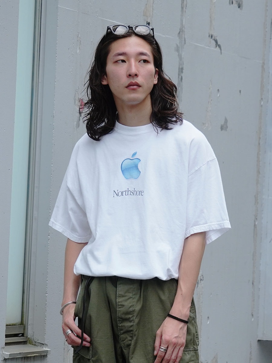 00'S HANES APPLE ''NORTHSHORE/SHOP DIFFERENT.'' T SHIRT (SIZE.X LARGE)