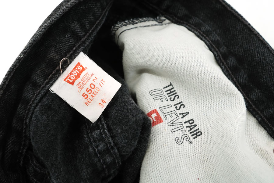 90'S LEVI'S 550 BLACK DENIM SHORTS WITH RED TAB (SIZE. W34 L00) MADE IN USA