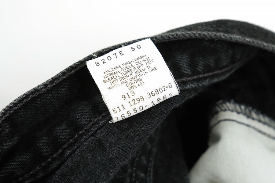 90'S LEVI'S 550 BLACK DENIM SHORTS WITH RED TAB (SIZE. W34 L00) MADE IN USA