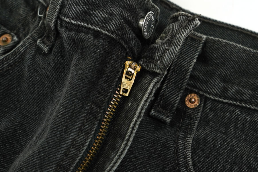 90'S LEVI'S 550 BLACK DENIM SHORTS (SIZE.W32 L00) MADE IN USA