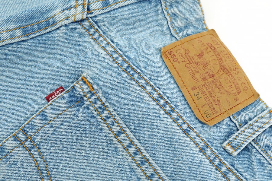 90'S LEVI'S 550 RELAXED FIT DENIM SHORTS (SIZE. W34 L00) MADE IN USA
