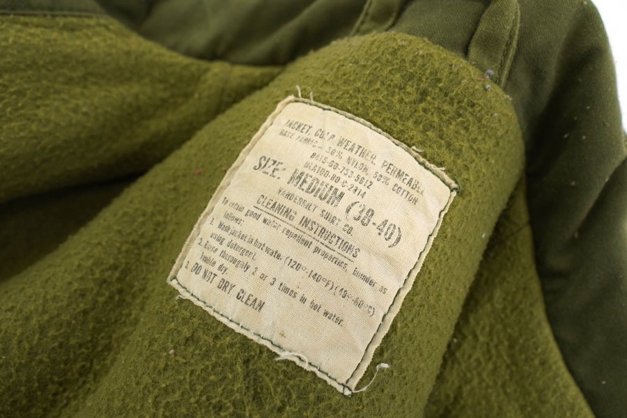 '80 U.S.NAVY A-2 DECK JAKCET WITH STENCIL (SIZE. MEDIUM)