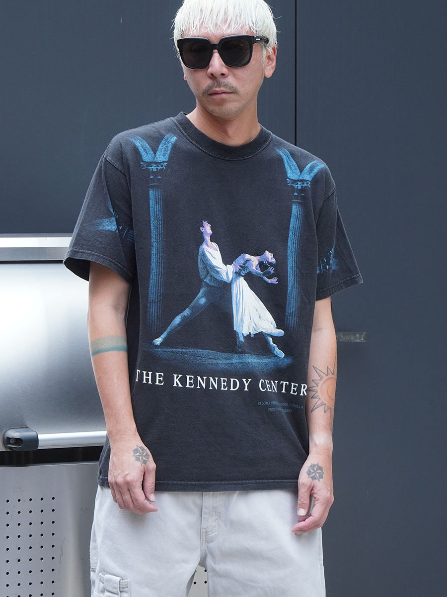 00's GILDAN ''THE KENNEDY CENTER'' オールオーバープリント Tシャツ ブラック 表記(L)