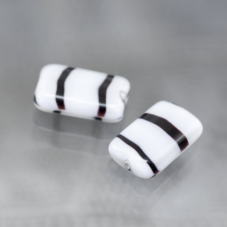 【アウトレット】チェコビーズ レクタングル ストライプ柄 15/12mm ホワイト プレストビーズ ガラス ビーズ アクセサリー ハンドメイド パーツ 手芸|プレストビーズ変形|チェコビーズ