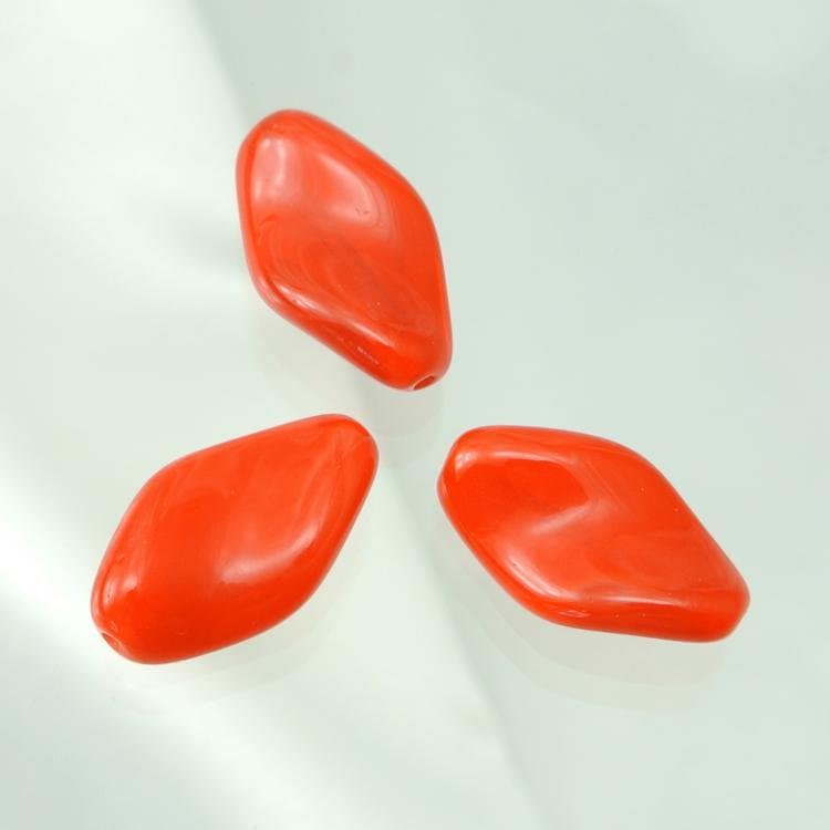 【アウトレット】チェコビーズ ツイスト22/14mm オパールレッド プレストビーズ ガラス ビーズ アクセサリー ハンドメイド パーツ 手芸|プレストビーズ変形|チェコビーズ