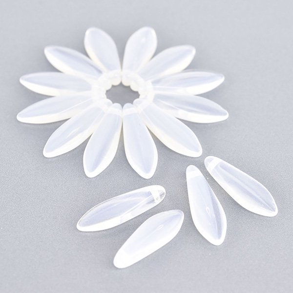 チェコビーズ ダガー 5/1 6mm ホワイトオパール 12個 プレストビーズ ガラス ビーズ アクセサリー ハンドメイド パーツ 手芸|プレストビーズ変形|チェコビーズ