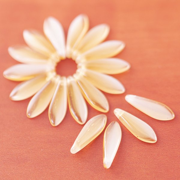 チェコビーズ ダガー 5/1 6mm ミルキーベージュ プレストビーズ ガラス ビーズ アクセサリー ハンドメイド パーツ 手芸|プレストビーズ変形|チェコビーズ