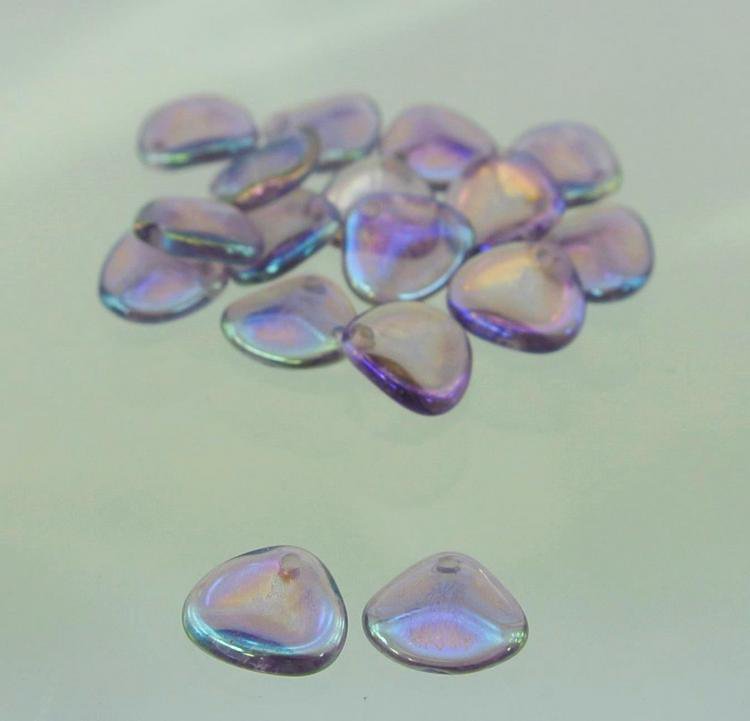 チェコビーズ ローズペタル 8/7mm バイオレットレインボー【プレストビーズ変形/ローズペタル /アクセサリーパーツ/ハンドメイドパーツ】|プレストビーズ変形|チェコビーズ
