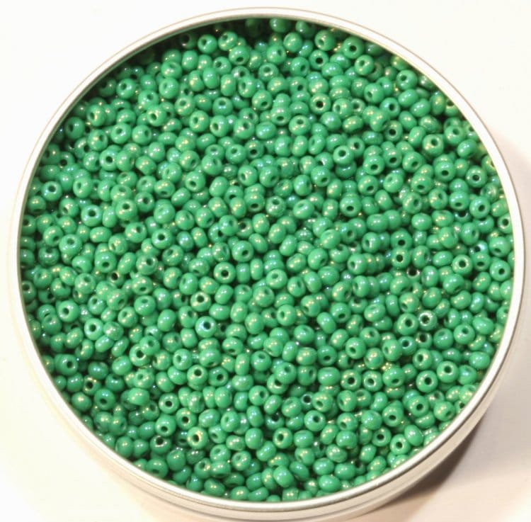 チェコビーズ ロカイル9/0 オパックグリーンレインボー【シードビーズ/ロカイル/9/0（約2.5mm）】|シードビーズ|チェコビーズ