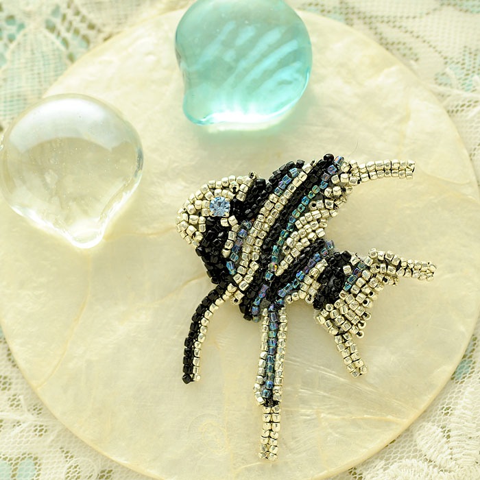 熱帯魚のブローチ・エンゼルフィッシュ 【ビーズ 刺繍】 【作家：渡辺