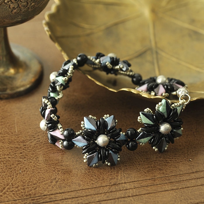 bloom bracelet 【作家：荒木晴美（atelier embellir）】 | アイテムで