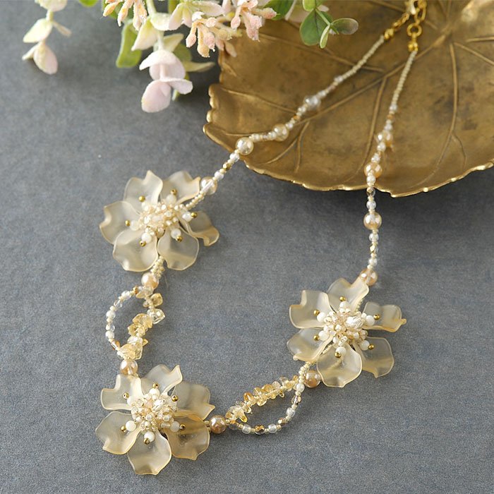 シャンパンゴールドフラワーのネックレス 【作家：渡辺七重（N