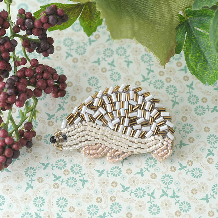 こり 紫陽花 ハリネズミ ビーズ 刺繍 ブローチ ハンドメイド ハリネズミ ビーズ刺繍 ブローチ ハンドメイド ビーズブローチ
