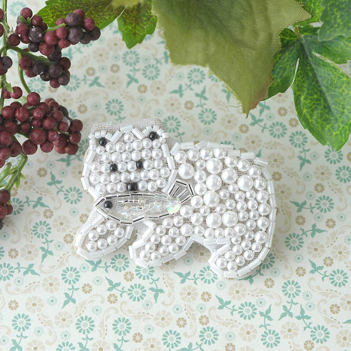 くまちゃんの誕生日会　立体ビーズ刺繍オブジェ　ハンドメイド くまちゃんの誕生日会 立体ビーズ刺繍オブジェ ハンドメイド
