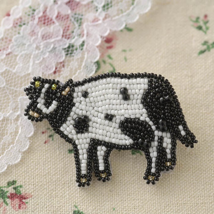 ビーズファクトリー ビーズ刺しゅうブローチキット のんびりモーちゃん