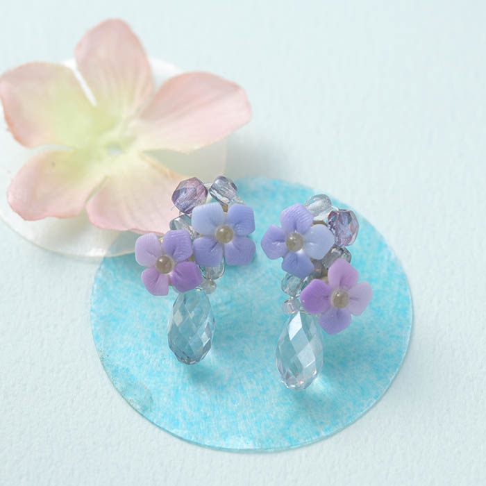 紫陽花のドロップピアスorイヤリング f163c 【作家：NARUMIDO