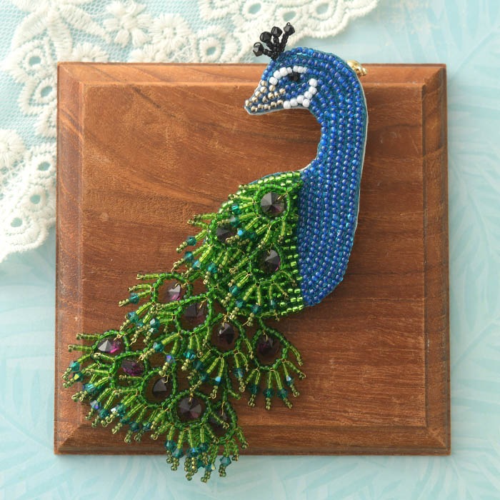 孔雀のブローチ 【作家：ちばのぶよ】 | アイテムで探す