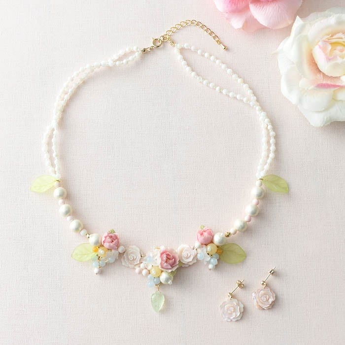桃の花とリーフのプリンセスネックレス＆ピアス or イヤリングset