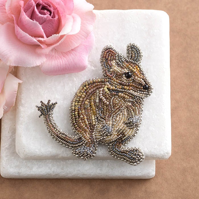  #309デザインブローチ オールザウェイストゥセイ】 ハンドメイドブローチ Apple | かぜとゆき