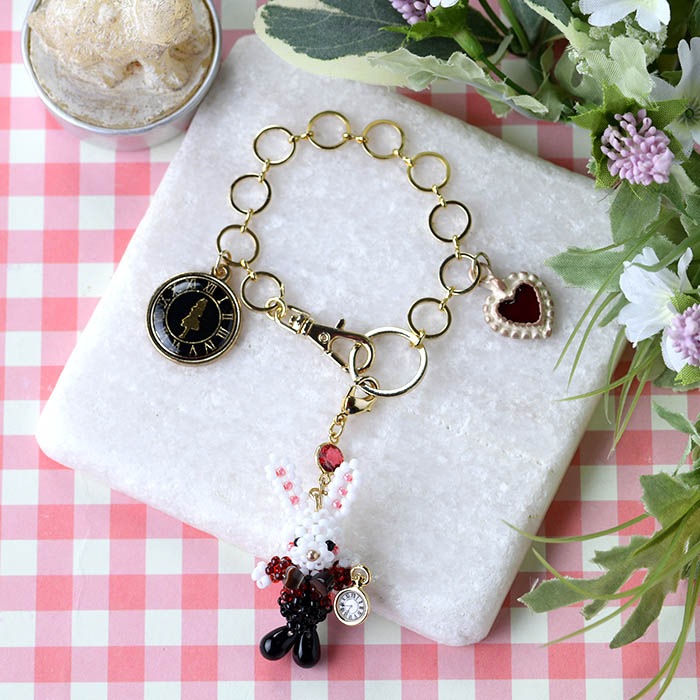 SOLD◇ハンドメイド バッグチャーム うさぎ ガラス 革タグ ビーズ 62