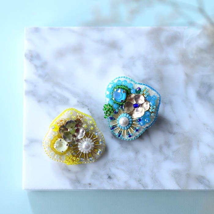 プチブーケ ビーズ刺繍ブローチ 【作家：サクラエンブロイダリー