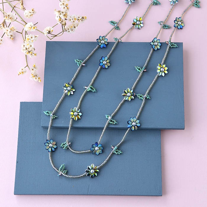 TEKKA*MAKI 【gala】珍しい刺繍で出来たネックレス　深いブルー ゲッコのフラワーネックレス 【作家：松本麻紀子(Seed Beaders