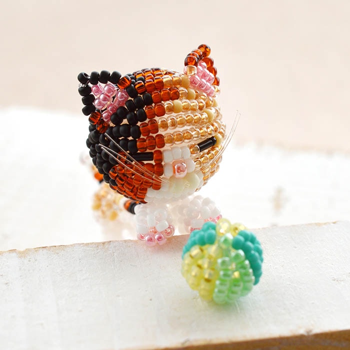 ビーズファクトリー ねこ日和～みけと毬～ BFK-614 | アイテムで探す